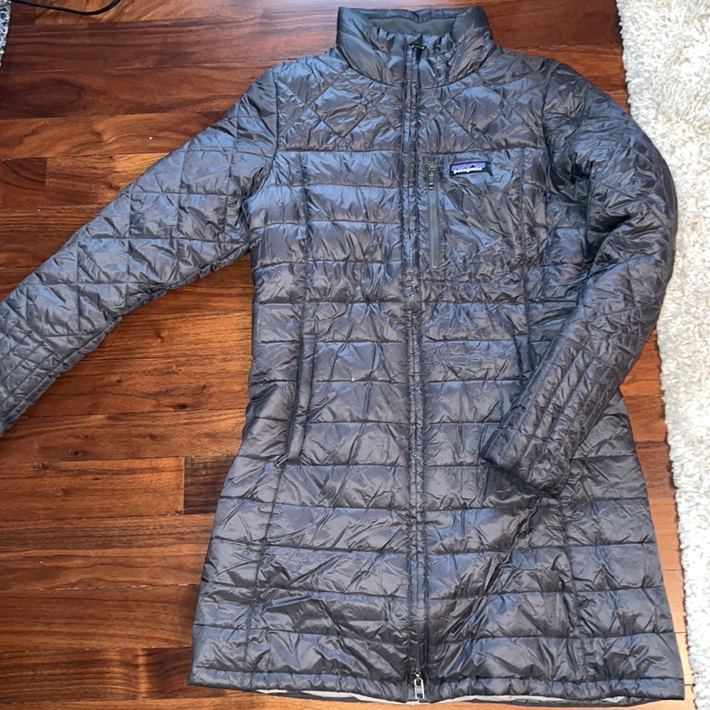 Patagonia long coat. Grey color. Size medium
